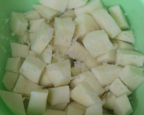 Картофель измельчить кубиком