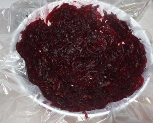 мы берем глубокую миску