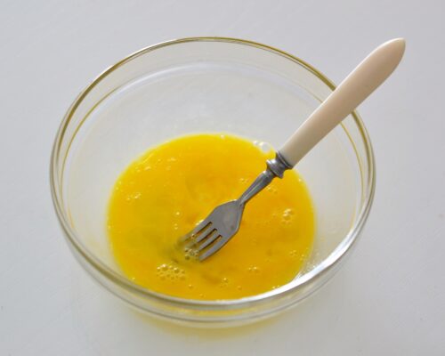 взбалтываем яйца