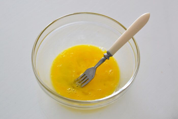 взбалтываем яйца