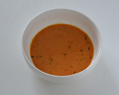 Картофелемялкой или блендером измельчаем ягоды