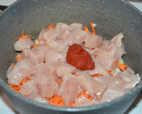 Adaugati pasta de tomate