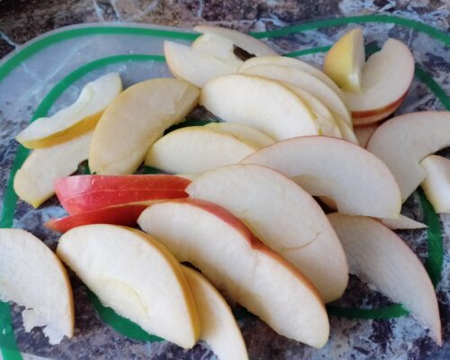 Cut out the core of the apples