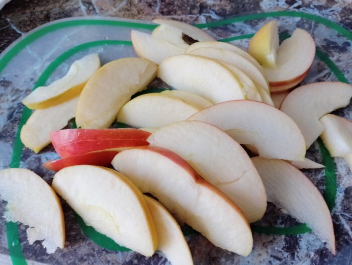 Cut out the core of the apples