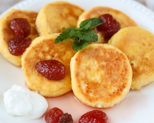 Gluten-free cottage cheese pancakes with jam topping