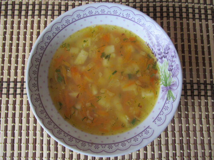 Добавляем толченый горох в суп