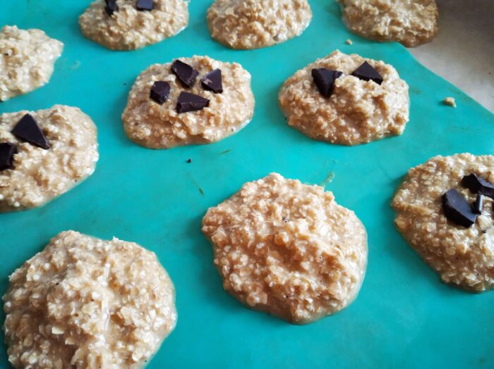 Add chopped dark chocolate to the surface of the cookies