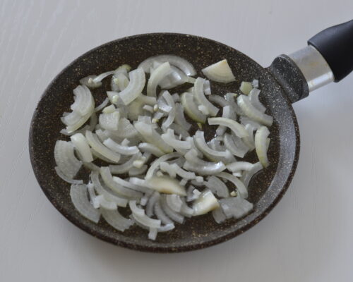 Fry the onion in vegetable oil