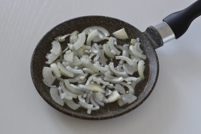 Fry the onion in vegetable oil