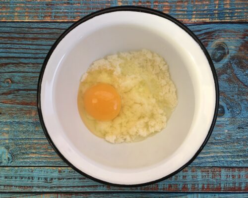 Add the egg to the mixture