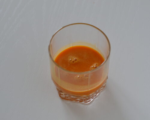 Теперь добавляем в облепиховый концентрированный сок