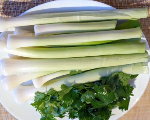 Лук порей чистим