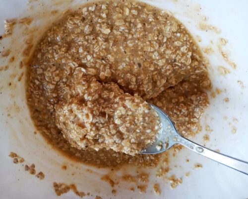 Gradually add oat flakes