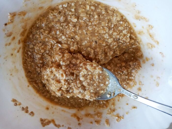 Gradually add oat flakes