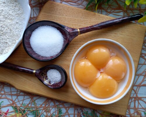 Place the egg yolks, vanilla sugar