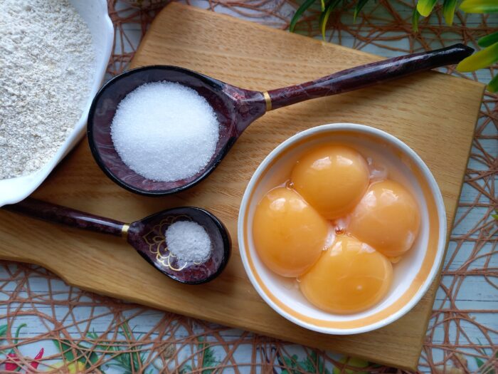 Place the egg yolks, vanilla sugar