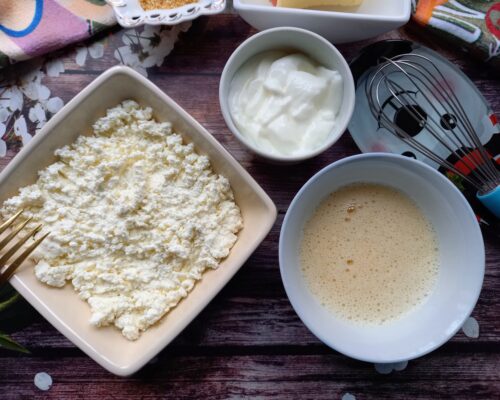 Mix the cottage cheese with the yogurt