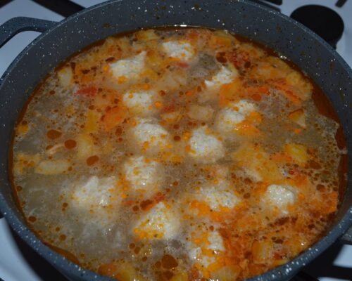 form meatballs from the ground meat