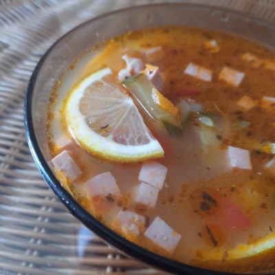 Кладем лимон