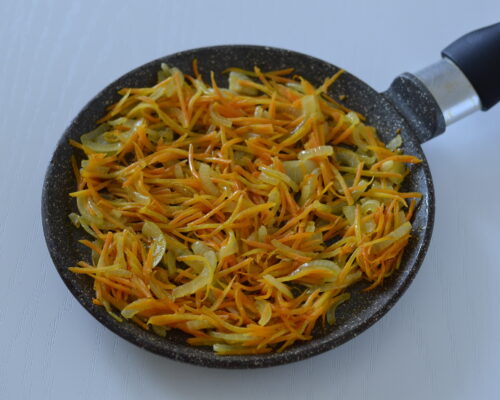 Set the pan aside and let the fried vegetables cool
