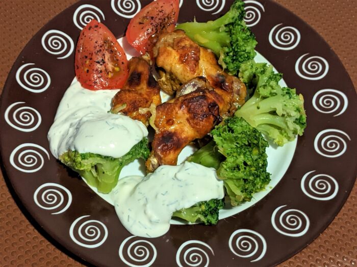 Serve the wings and broccoli with a cream sauce