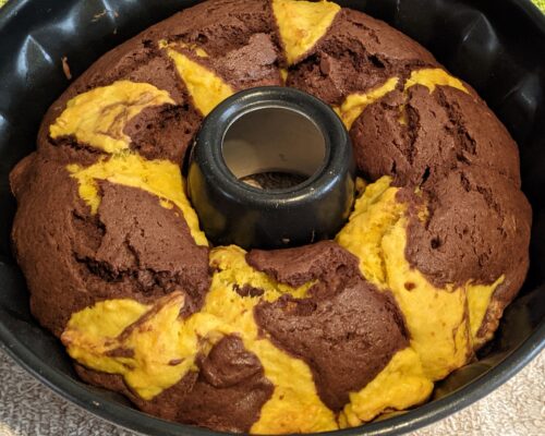 Place the baking mold in the oven