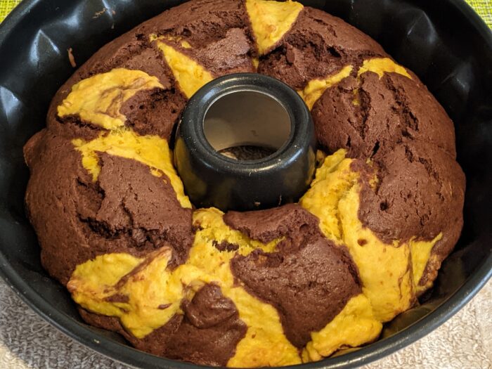 Place the baking mold in the oven