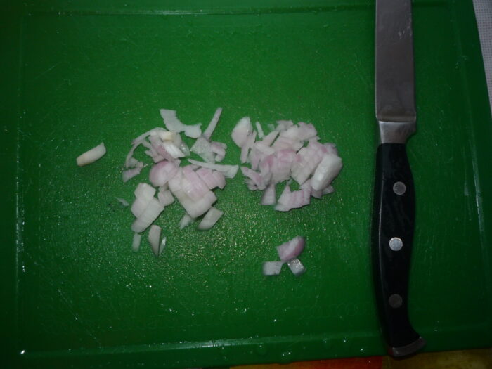 нашинкованным репчатым луком