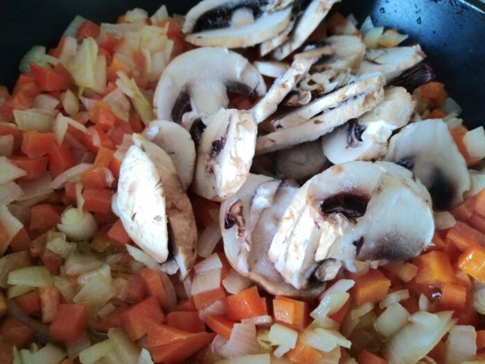 Ciupercile pot fi feliate în orice ordine