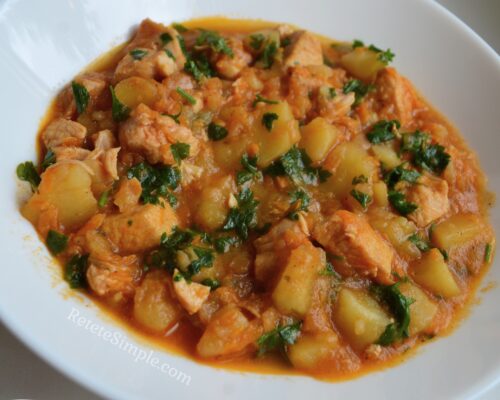 Cartofii scazuti cu carne sunt gata