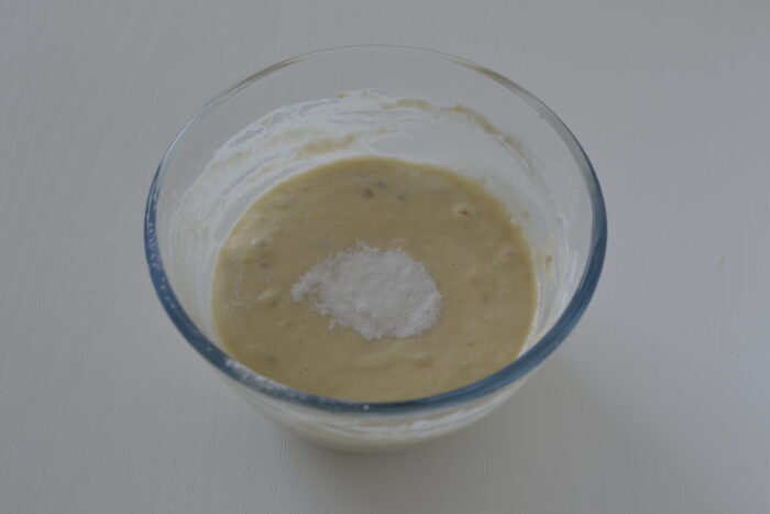 Introduceti bicarbonatul de sodiu