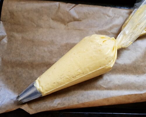 It is better to choose a wide nozzle