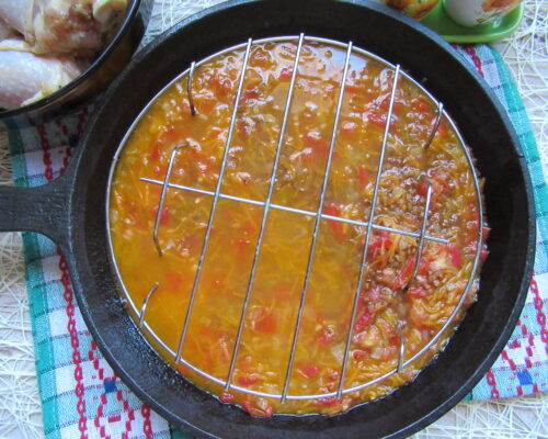 Ставим в сковороду решетку