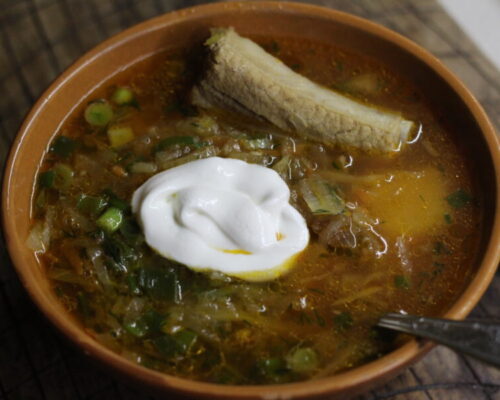 Вкусный и ароматный борщ с ребрышками готов