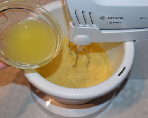 Ajoutez le jus pressé des deux citrons