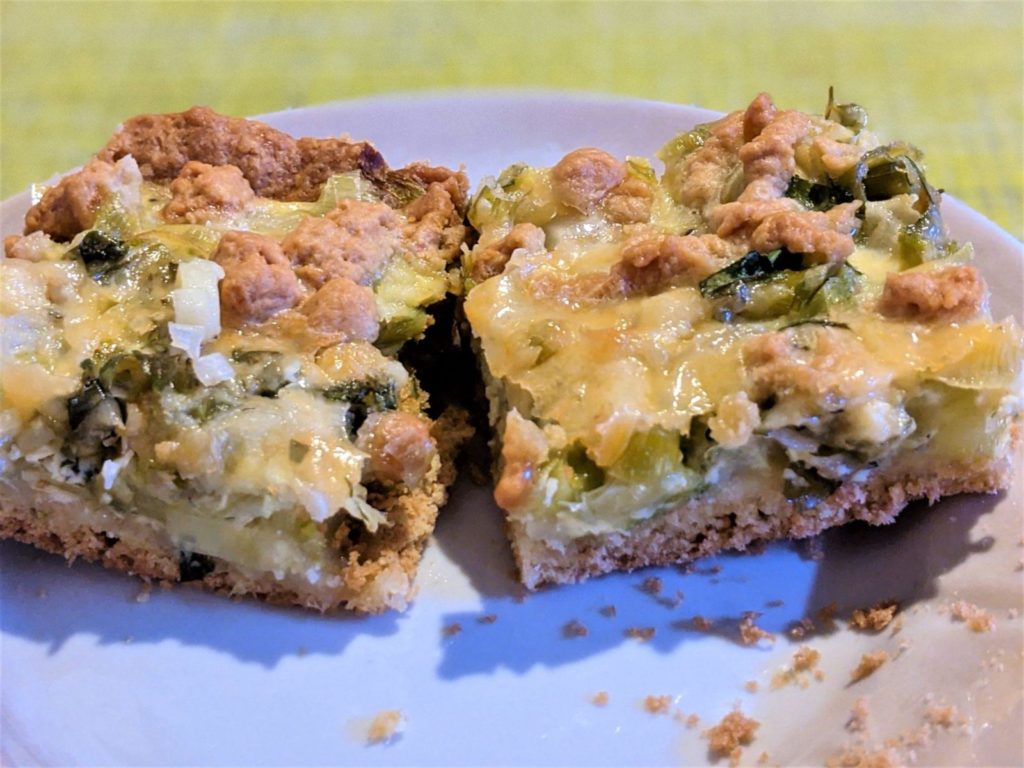 Placinta cu ceapa si branza poza