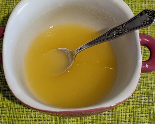 Prepare the glaze for the cake