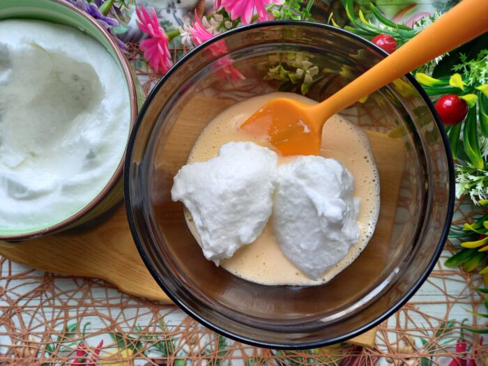 add the protein foam to the sweet egg yolk