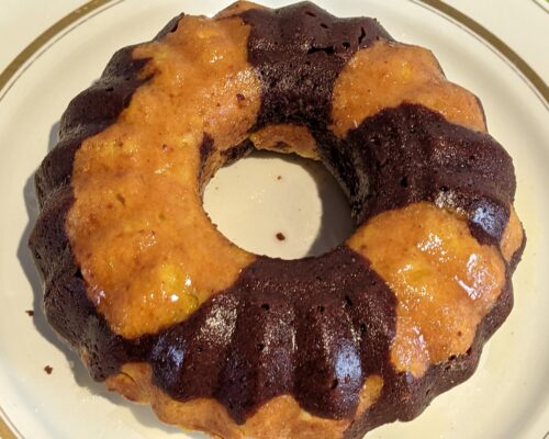 The loaf cake can be decorated with chocolate