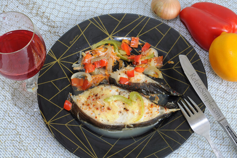 Cтейк синей зубатки с овощами в духовке