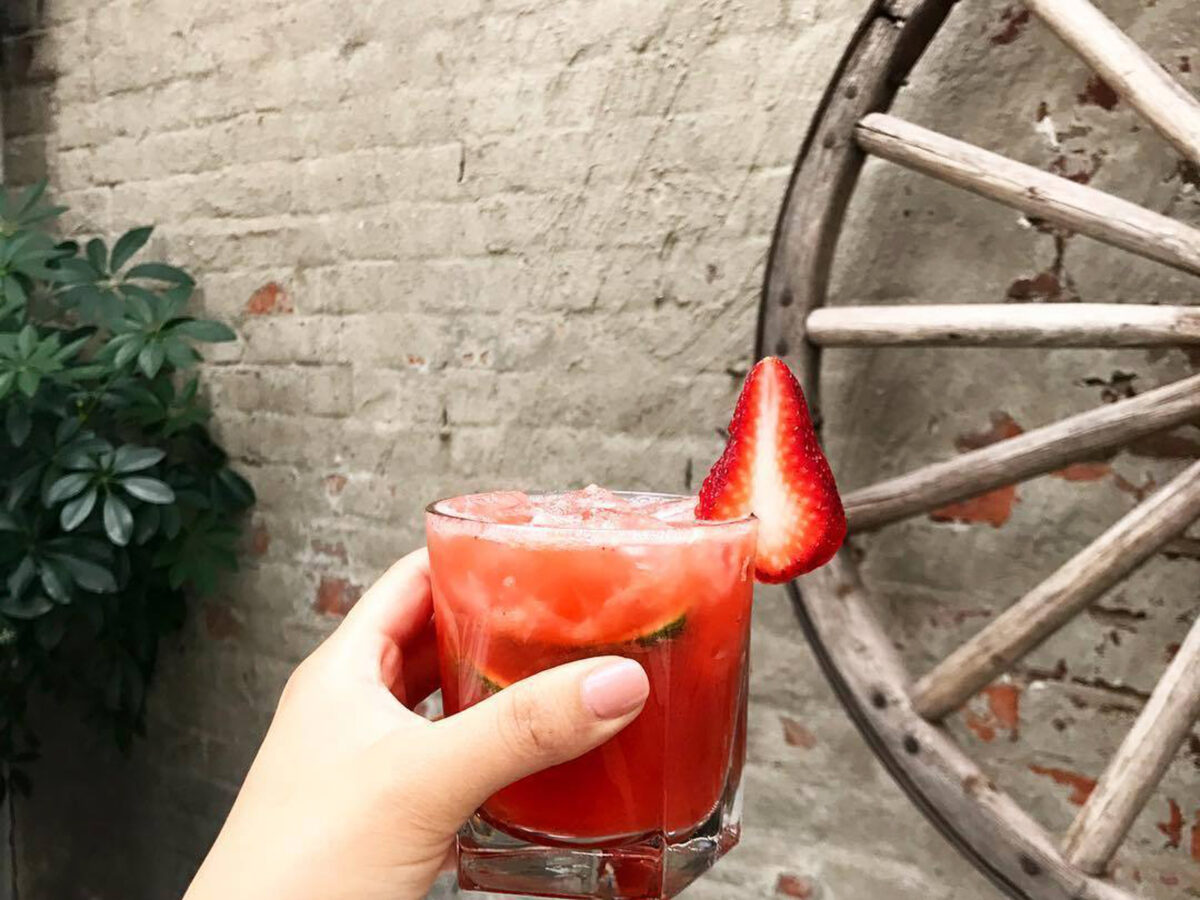 Домашний клубничный лимонад фото