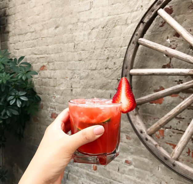 Домашний клубничный лимонад фото