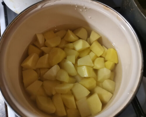 Заливаем небольшим количеством воды