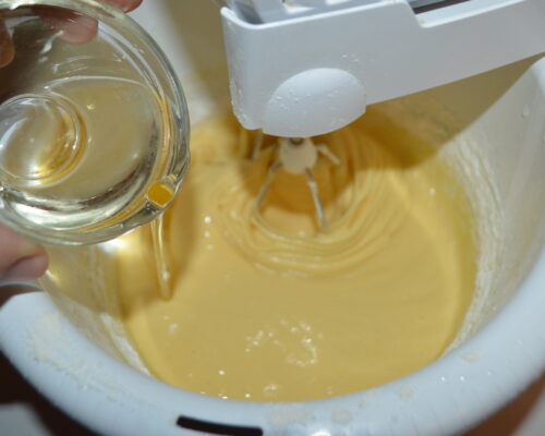 Ajoutez ensuite l’huile