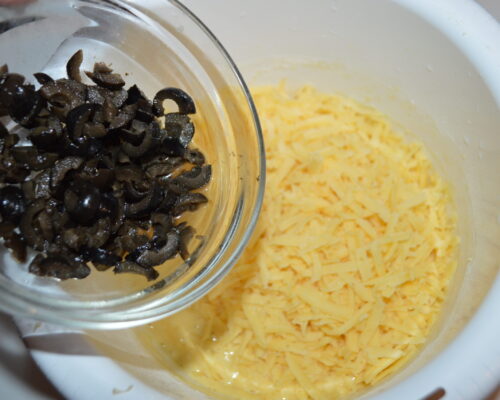 Hacher finement les olive