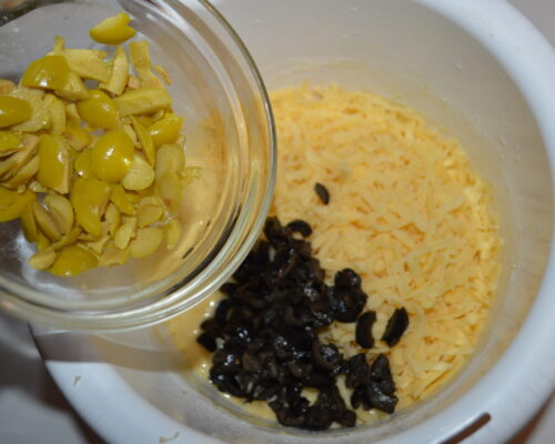 Ajoutez ensuite les olives vertes