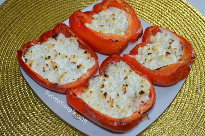 The stuffed peppers with meat and cottage cheese are ready