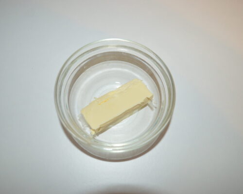 Faire fondre 40 grammes de beurre