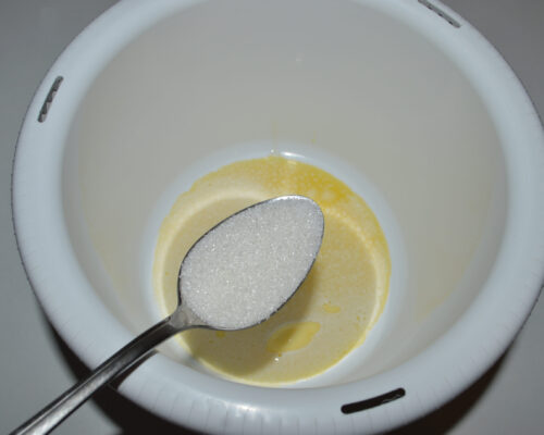 Ajoutez deux cuillères à soupe de sucre