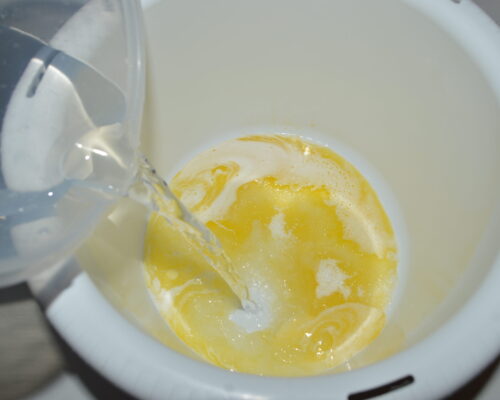 Verser 200 ml d’eau